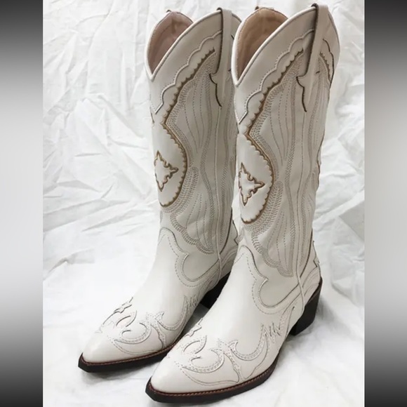 Shoes - NWT Women’s Cowboy Boots